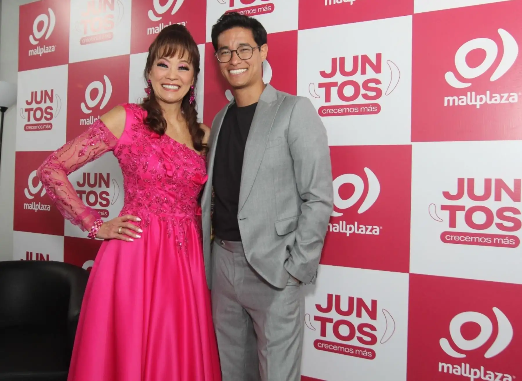 Tony y Mimy Succar fueron parte del karaoke más grande del mundo.
