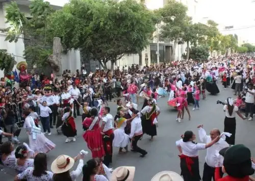 La ciudad de Chiclayo celebró la segunda edición del festival de la marinera, un baile tradicional de esta región.