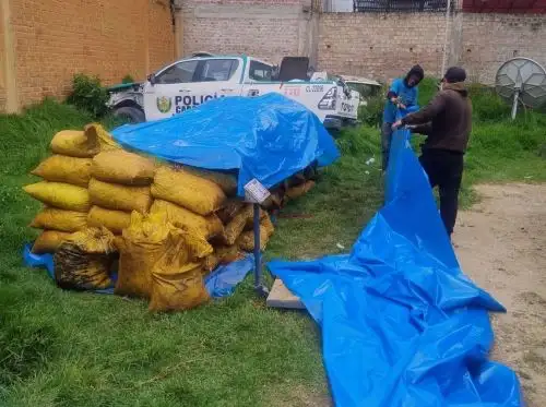 Efectivos policiales incautaron una carga ilegal de material aurífero, valorizado en cerca de medio millón de soles, en la carretera Bicentenario, en el distrito de Huamachuco, en la sierra de La Libertad. Foto: ANDINA/difusión.