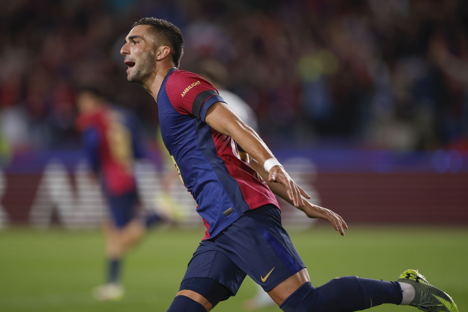 El delantero del FC Barcelona, Ferrán Torres, tras conseguir el segundo gol del equipo azulgrana durante el encuentro correspondiente a la ida de las semifinales de la Liga de Campeones que disputan hoy miércoles FC Barcelona y el Inter en el estadio Olímpico Lluis Company, en Barcelona. Foto: EFE