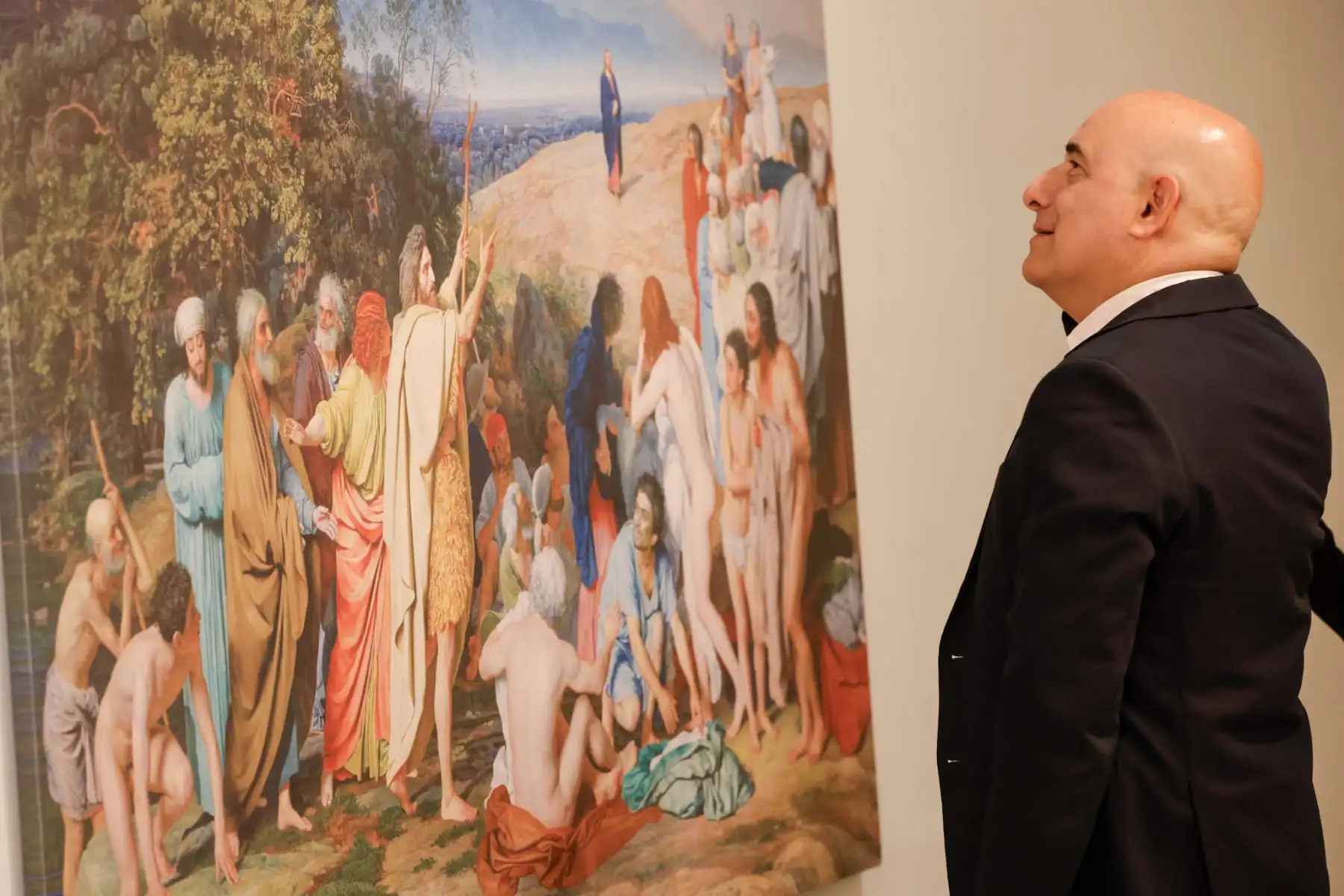 La exposición Obras Maestras del Museo Ruso fue inaugurada en el Teatro Municipal de Lima con la presencia del embajador de Rusia en Perú, Igor V. Romanchenko, representantes de la Municipalidad de Lima y diplomáticos acreditados. La muestra reúne 23 pinturas que resumen la historia del arte ruso con obras de artistas como Répin, Aivazovski, Briullov y Deineka. Se puede visitar del 30 de abril al 18 de mayo, de martes a domingo, de 9 a.m. a 6 p.m., con ingreso libre. Foto: ANDINA/Luis Iparraguirre