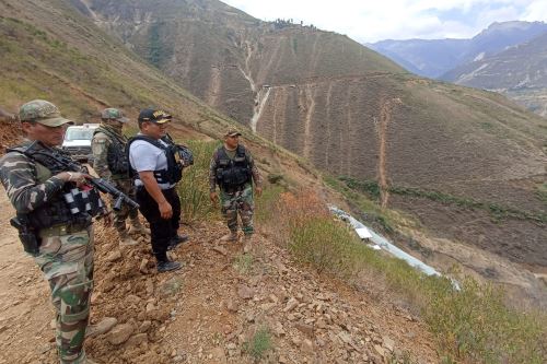 En la búsqueda participan agentes de rescate de Trujillo, de la Dirección de Operaciones Especiales y de la División Policial Pataz. Foto: Cortesía Luis Puell