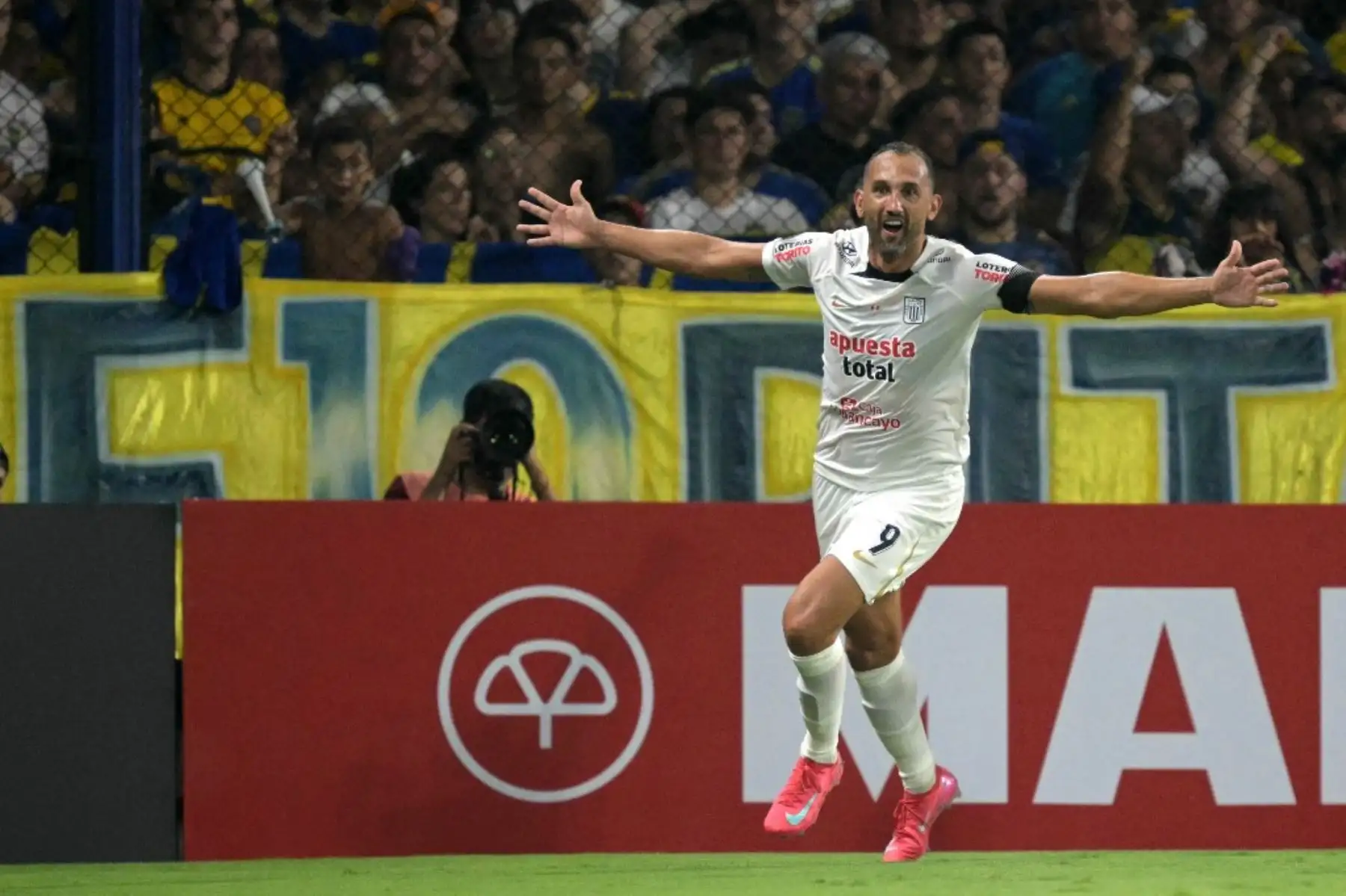 Hernán Barcos es el máximo goleador histórico extranjero de Alianza Lima