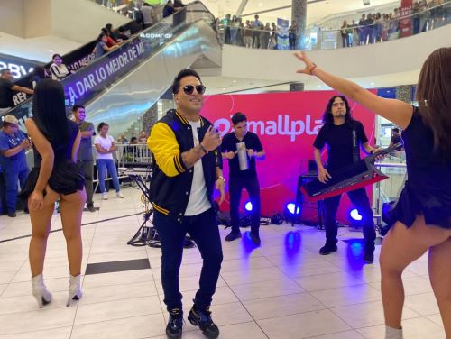 Farik Gripa y Tommy Portugal protagonizan flashmobe de la música