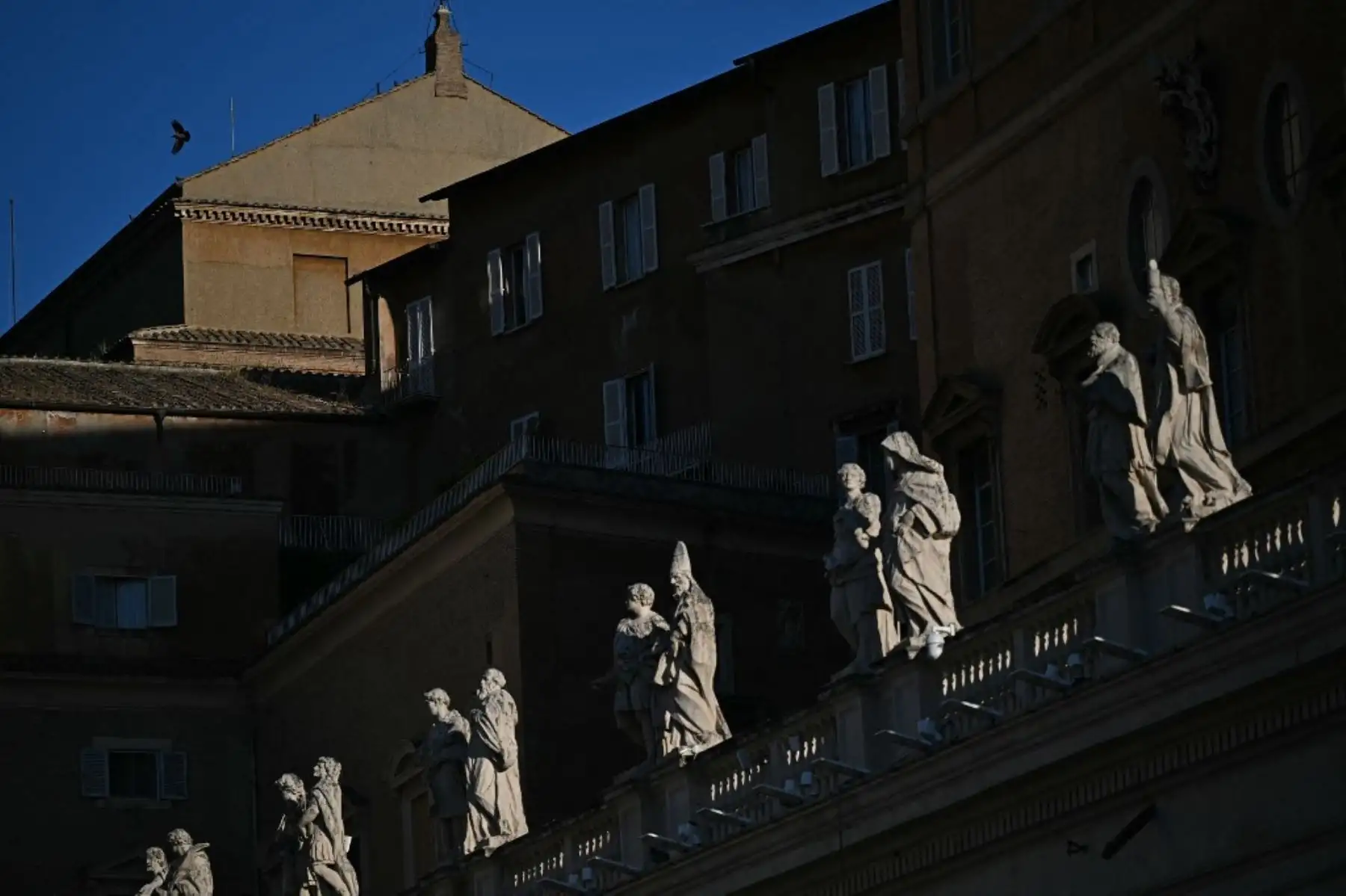 Vista del tejado de la Capilla Sixtina, tras el funeral del Papa y antes del cónclave, en el Vaticano. Foto: AFP