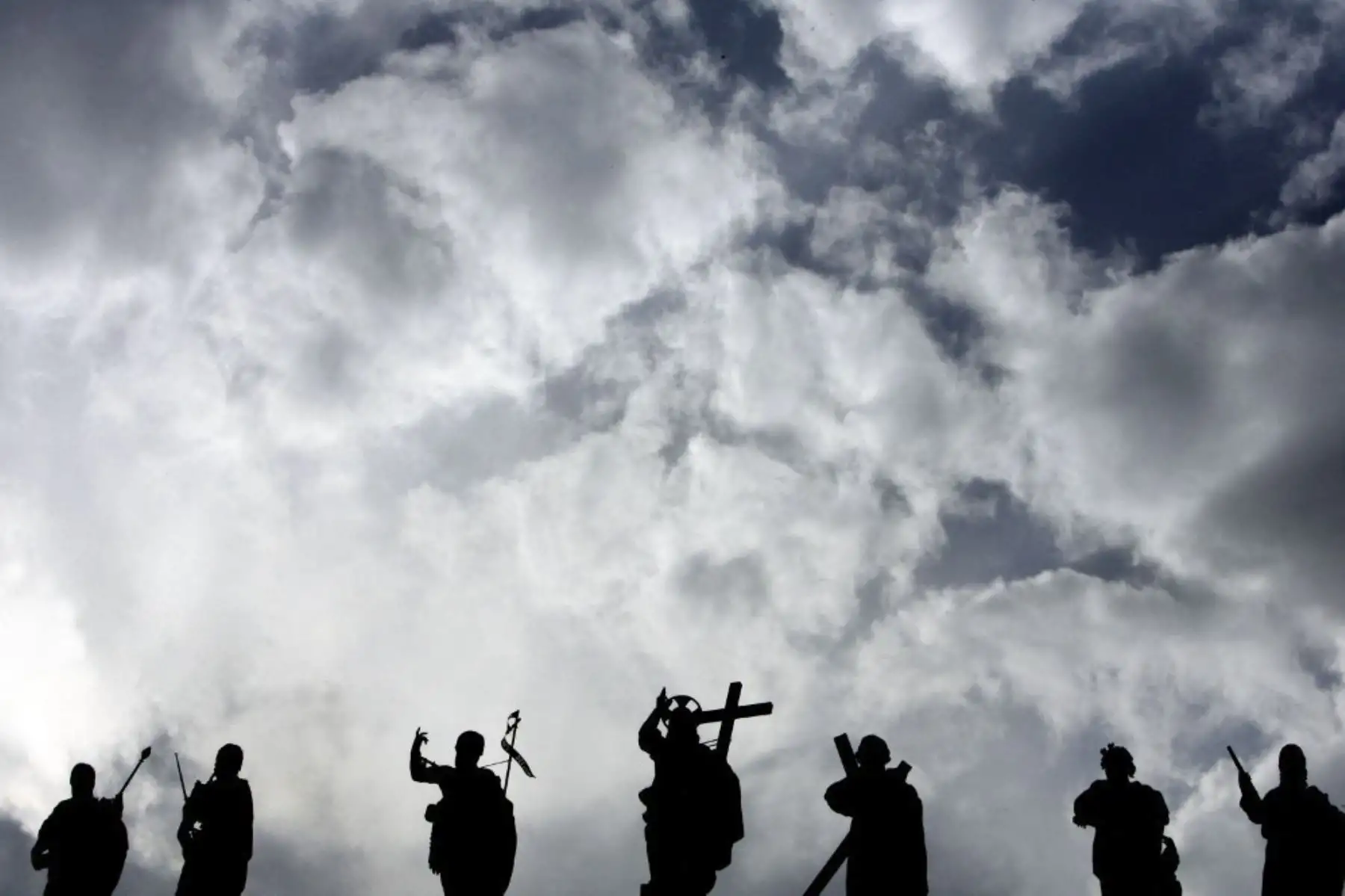 Nubes cubren el cielo sobre la Plaza de San Pedro en la Ciudad del Vaticano. Foto: AFP