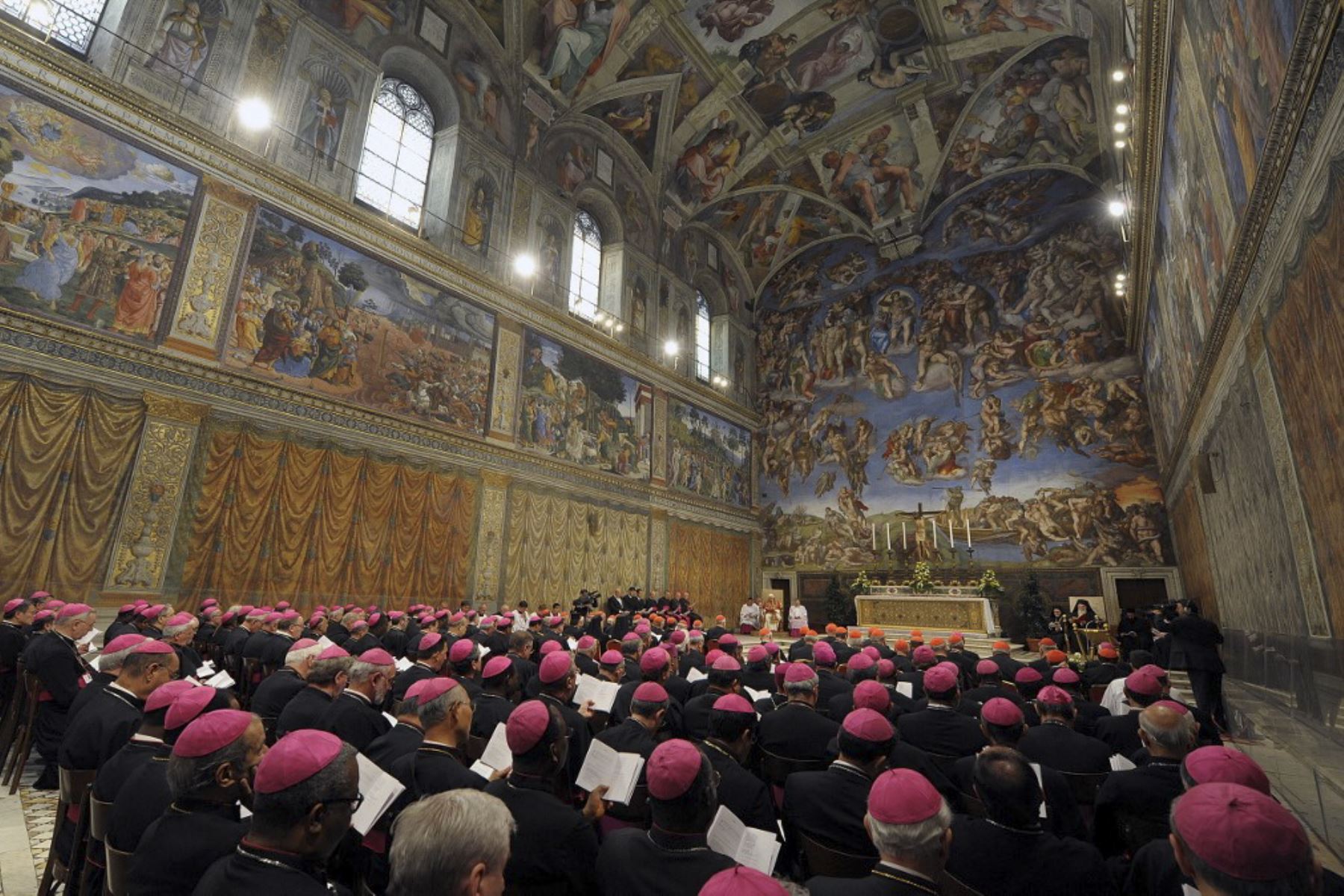 Esta imagen muestra una vista del interior de la Capilla Sixtina antes del cónclave de cardenales celebrado el 9 de marzo de 2013 en el Vaticano. Foto: AFP/Archivo
