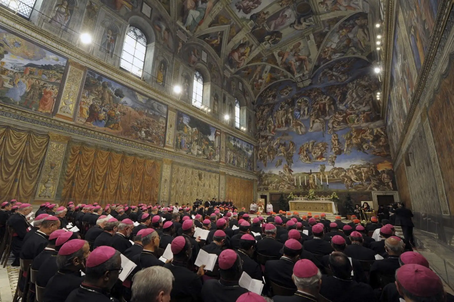 Interior de la Capilla Sixtina antes del cónclave de cardenales.

Foto: AFP