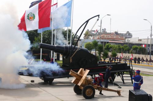 Ceremonia cívico-patriótica en conmemoración del 159.º aniversario del Combate Naval del 2 de mayo de 1866