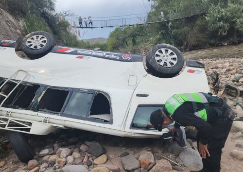 El conductor de una combi falleció luego que el vehículo que manejaba sufriera un despiste con volcadura en la carretera Huamanga-Huanta, en la región Ayacucho. ANDINA/Difusión
