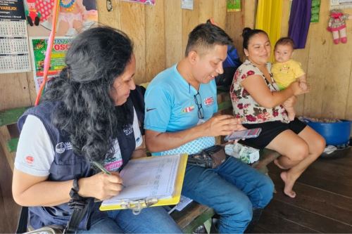 La aplicación funciona en etapa de piloto, en Loreto, Amazonas y próximamente en Madre de Dios, donde las brigadas de vacunación trabajan en comunidades alejadas habitadas por pueblos indígenas u originarios. Foto: Minsa