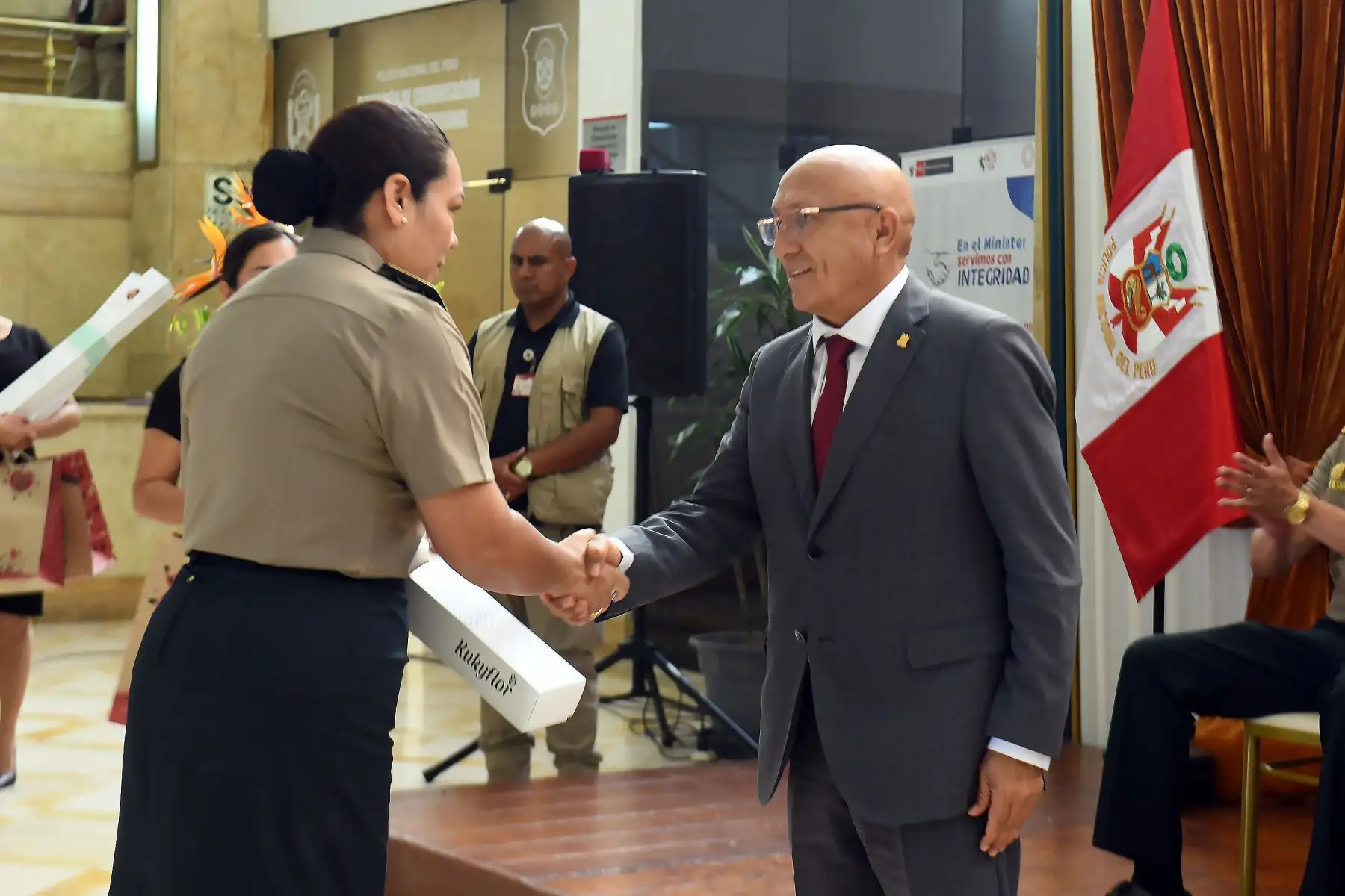 En el marco del Día de la Mujer Policía, el Ministerio del Interior reconoció hoy la invaluable dedicación y compromiso de las miles de mujeres que integran la Policía Nacional del Perú PNP, recordando su histórica incorporación a la institución hace 69 años. Foto: Mininter