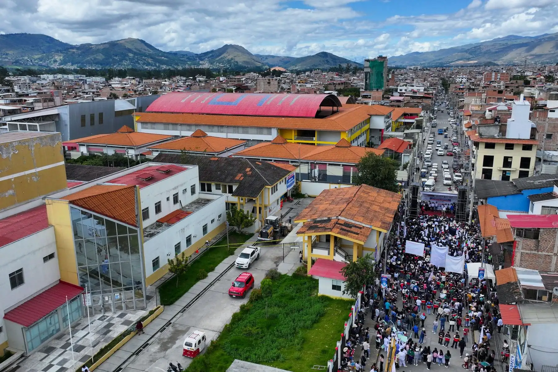 El ministro de Salud, César Vásquez  llega a Cajamarca para dar inicio a la construcción del nuevo Hospital Simón Bolívar, una obra emblemática que beneficiará a más de 413 000 personas.
Foto: Minsa