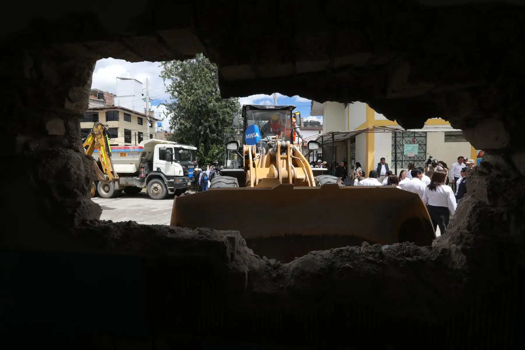 El ministro de Salud, César Vásquez  llega a Cajamarca para dar inicio a la construcción del nuevo Hospital Simón Bolívar, una obra emblemática que beneficiará a más de 413 000 personas.
Foto: Minsa