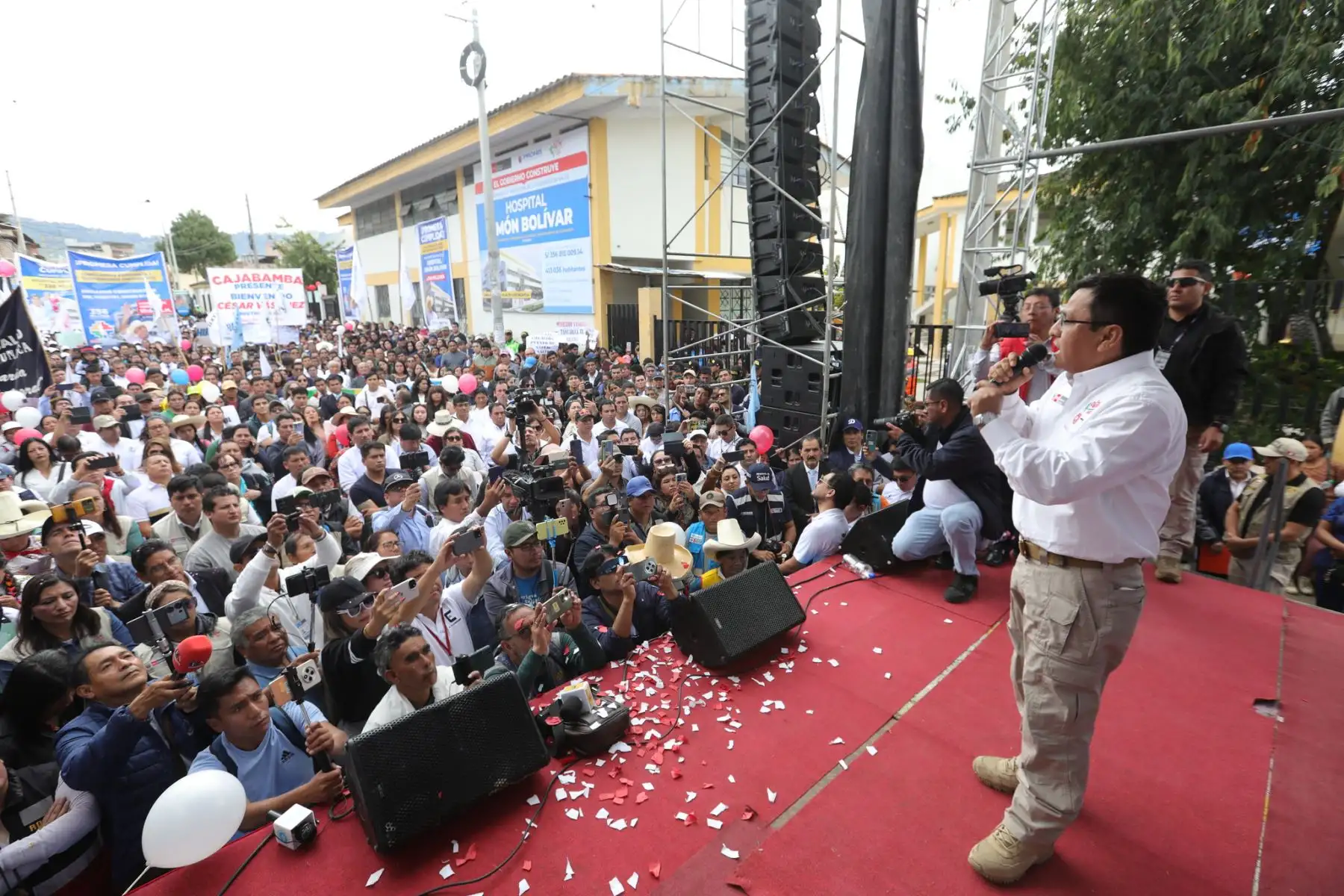 El ministro de Salud, César Vásquez  llega a Cajamarca para dar inicio a la construcción del nuevo Hospital Simón Bolívar, una obra emblemática que beneficiará a más de 413 000 personas.
Foto: Minsa