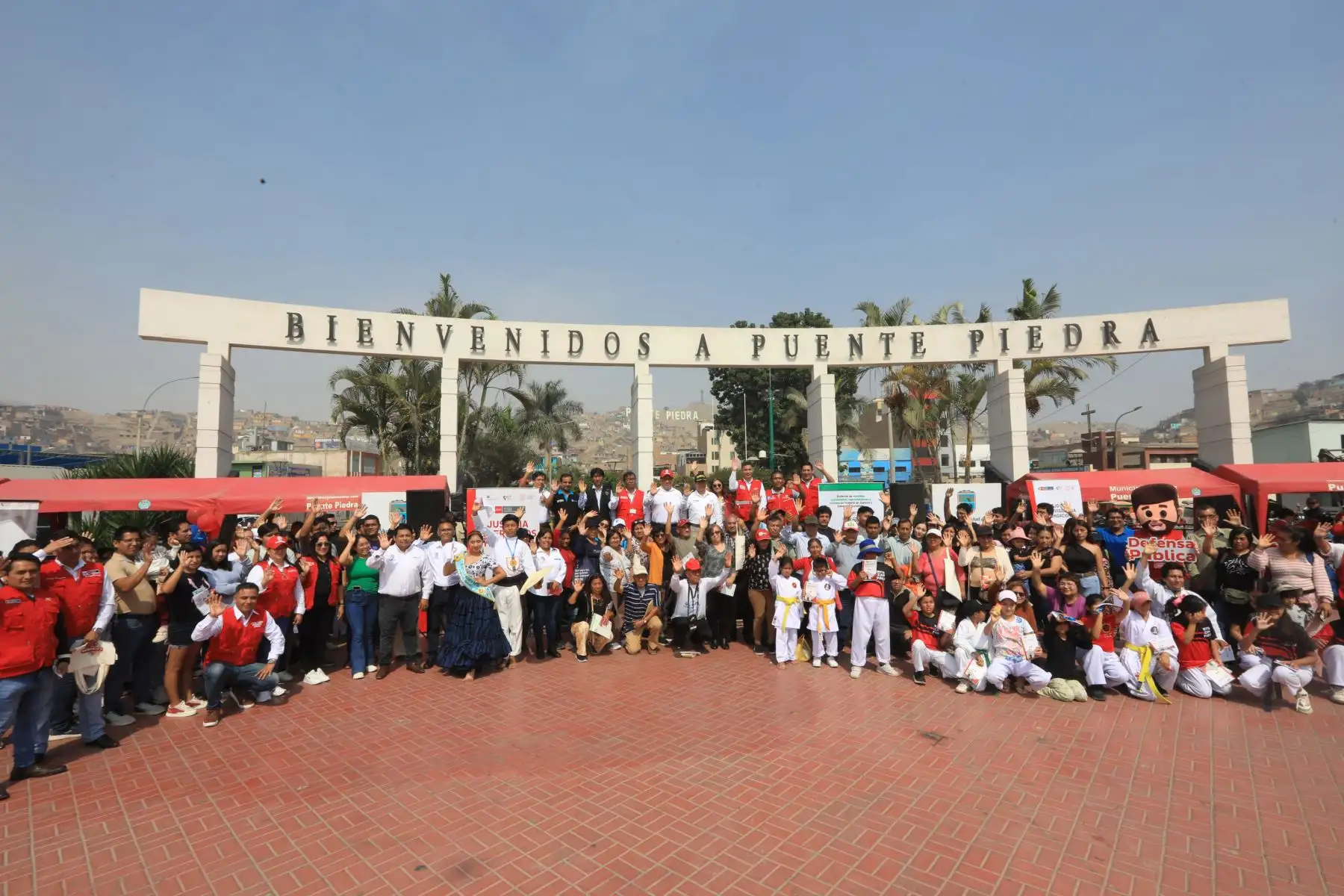 El ministerio de Justicia y Derechos Humanos promueve  “La Caravana de Justicia”, espacio que permite a los vecinos de Puente Piedra acceder  a los servicios gratuitos del sector Justicia en favor de la ciudadanía.
Foto:  MINJUSDH
