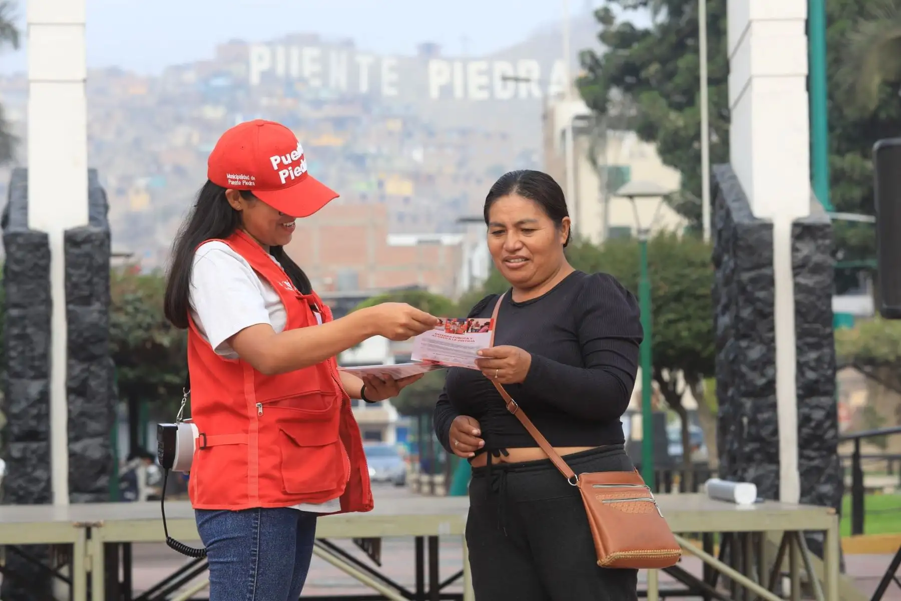 El ministerio de Justicia y Derechos Humanos promueve  “La Caravana de Justicia”, espacio que permite a los vecinos de Puente Piedra acceder  a los servicios gratuitos del sector Justicia en favor de la ciudadanía.
Foto:  MINJUSDH