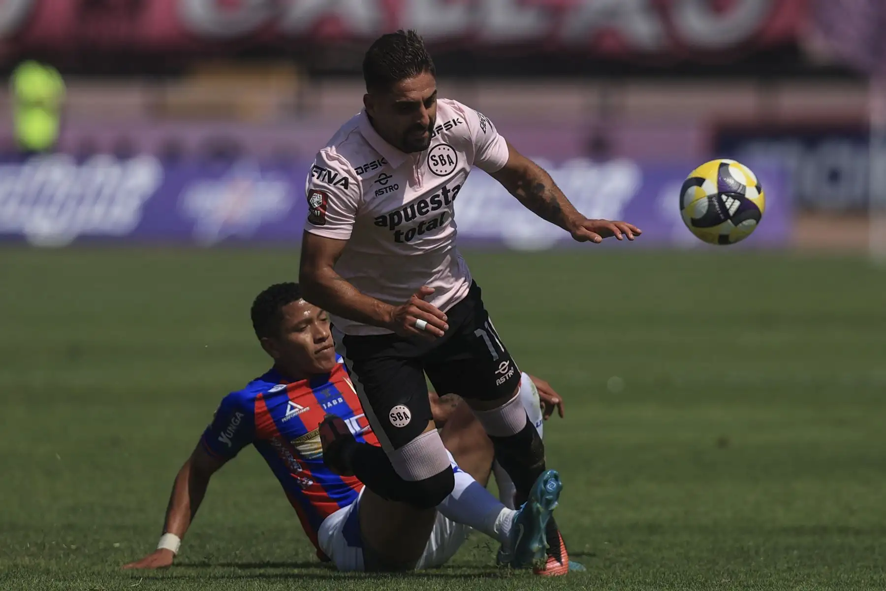 Sport Boys enfrenta a Alianza Universidad de Huánuco por el Torneo Apertura. El partido se realiza en el estadio Miguel Grau del Callao. En la imagen, el jugador de Sport Boys, Luis Urruti.Foto: ANDINA/Jhonel Rodríguez Robles
