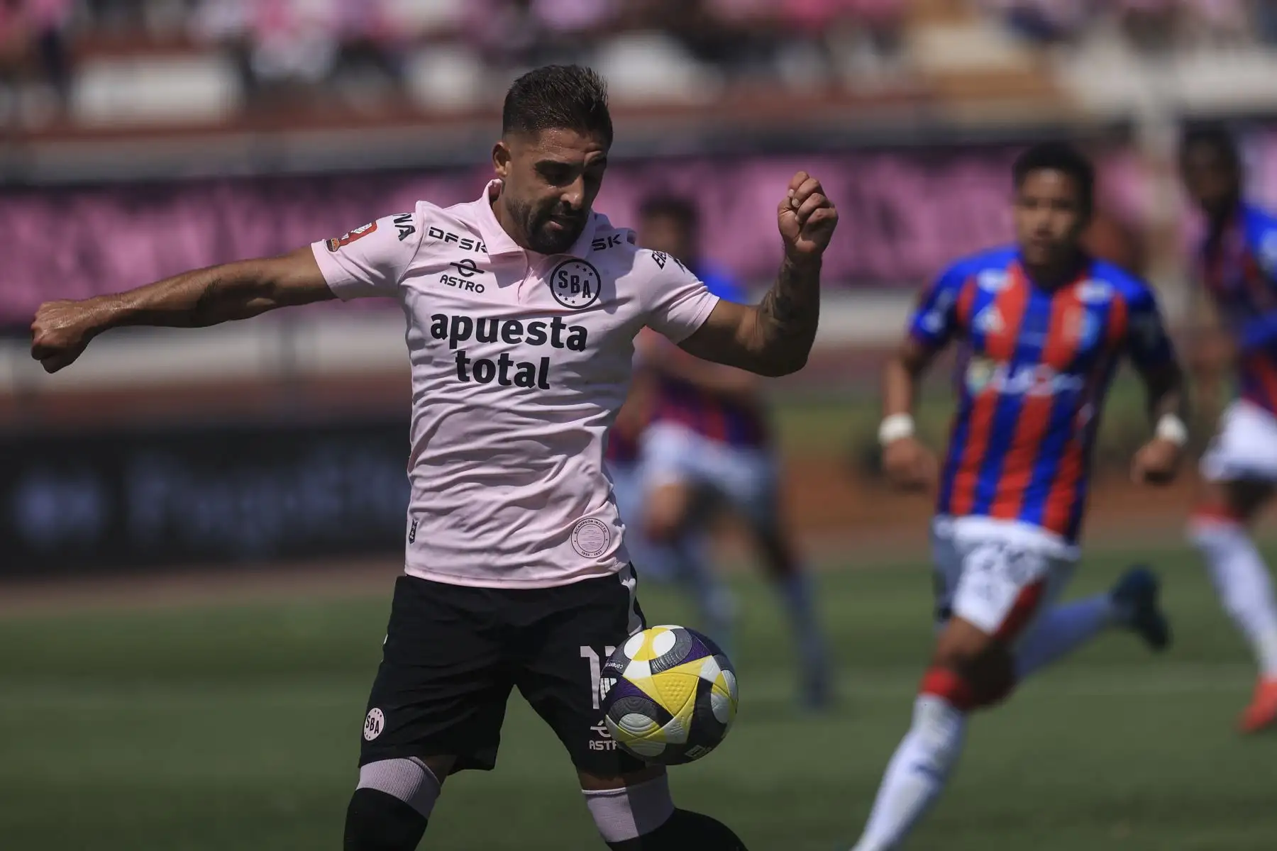Sport Boys enfrenta a Alianza Universidad de Huánuco por el Torneo Apertura. El partido se realiza en el estadio Miguel Grau del Callao. En la imagen, el jugador de Sport Boys, Luis Urruti.Foto: ANDINA/Jhonel Rodríguez Robles