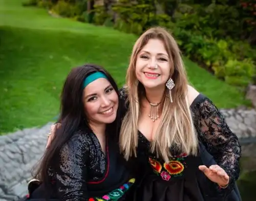 Carmen Martos presenta emotivo tema por el Día de la Madre.