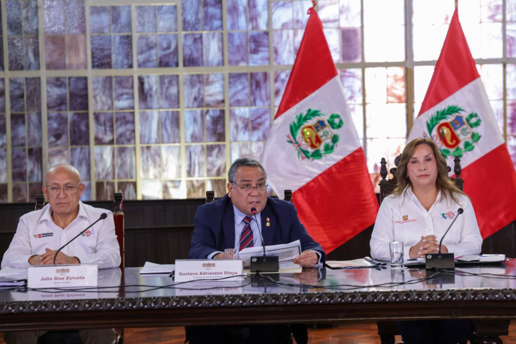 Desde Palacio, la presidenta Dina Boluarte y el premier Gustavo Adrianzén anuncian medidas concretas para reforzar la seguridad en la provincia de Pataz, en respuesta a la grave situación que enfrenta la zona. Foto: ANDINA/Prensa Presidencia
