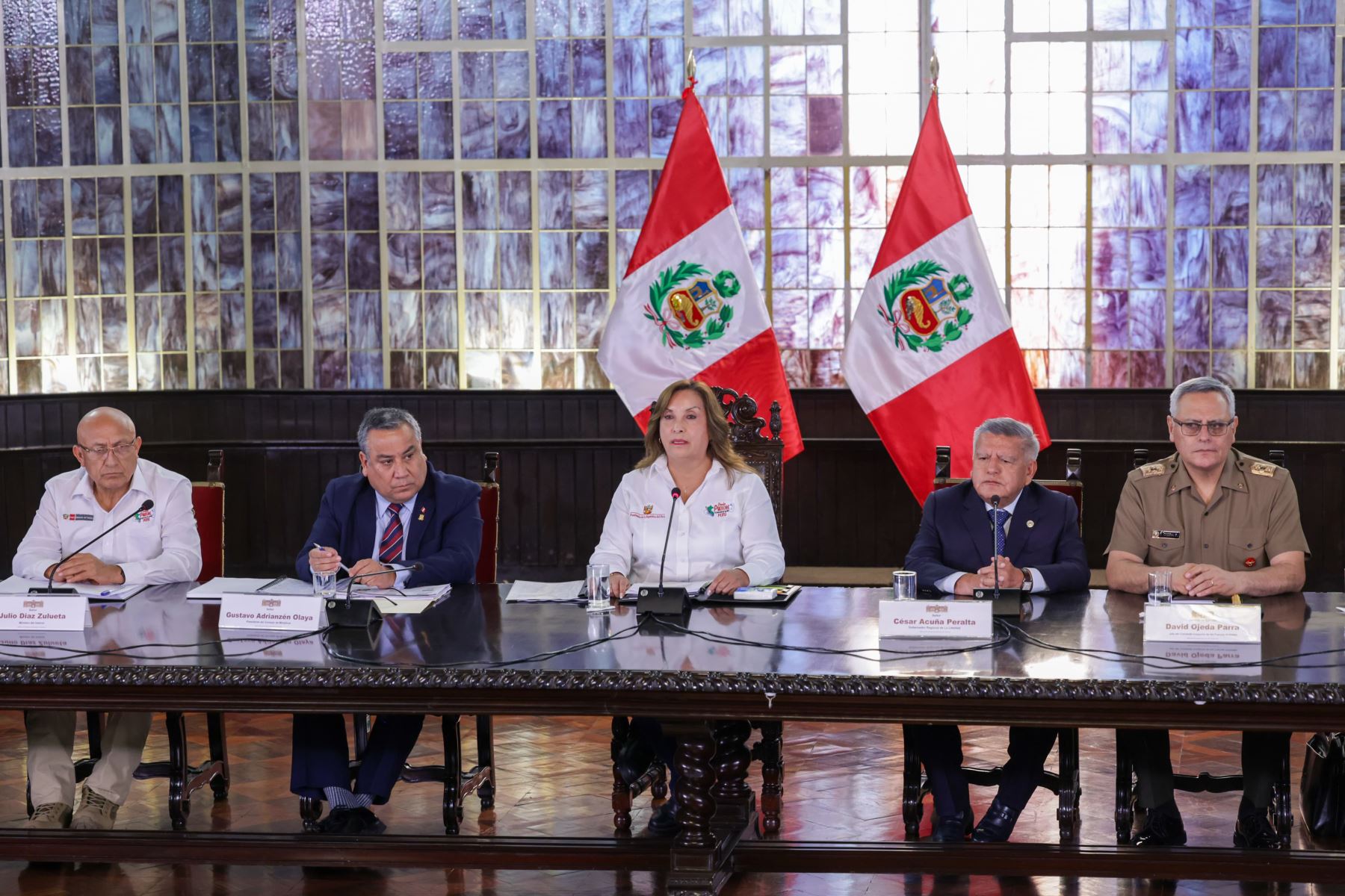 Desde Palacio, la presidenta Dina Boluarte y el premier Gustavo Adrianzén anuncian medidas concretas para reforzar la seguridad en la provincia de Pataz, en respuesta a la grave situación que enfrenta la zona. Foto: ANDINA/Prensa Presidencia