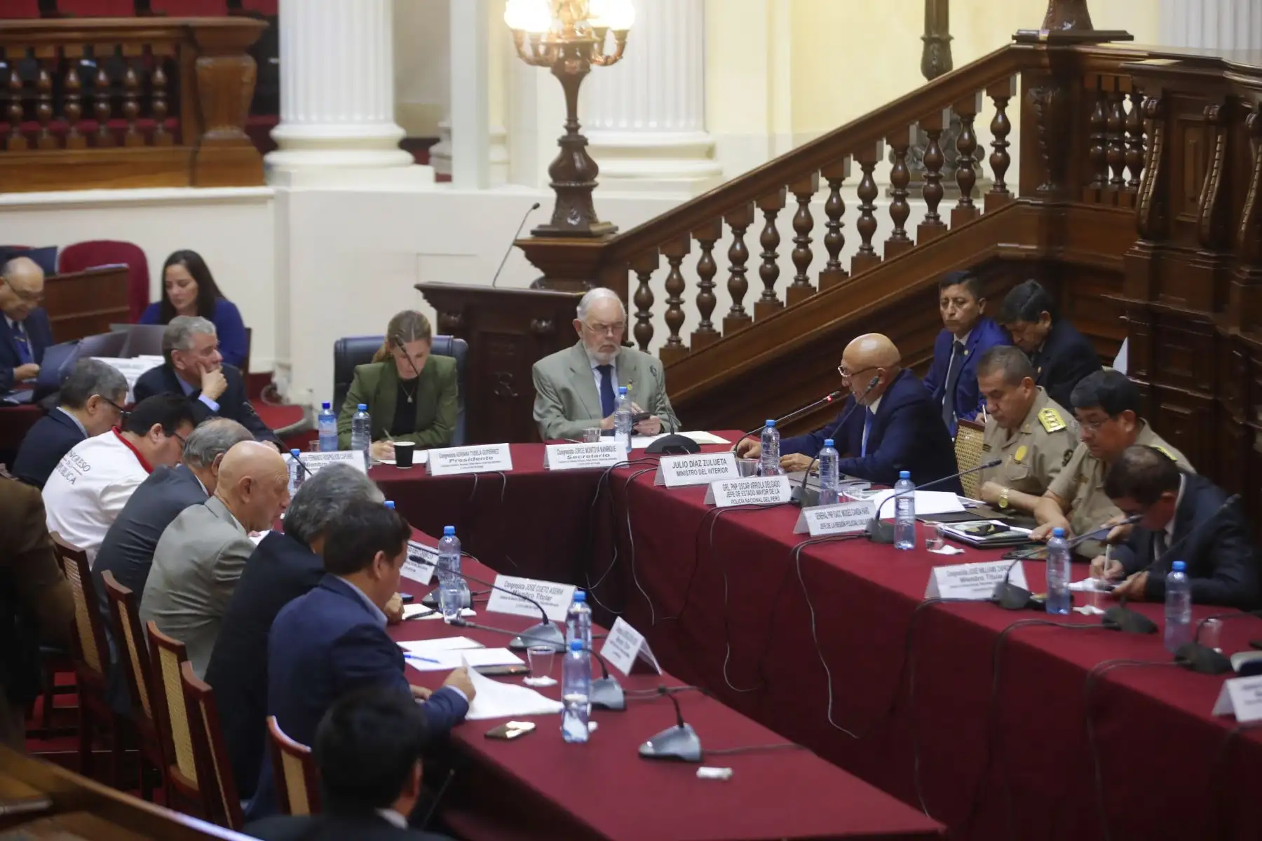 El ministro del Interior, Gral. Julio Díaz Zulueta, se presenta ante la Comisión de Defensa Nacional, Orden Interno, Desarrollo Alternativo y Lucha contra las Drogas del Congreso de la República. Foto: ANDINA/ Eddy Ramos