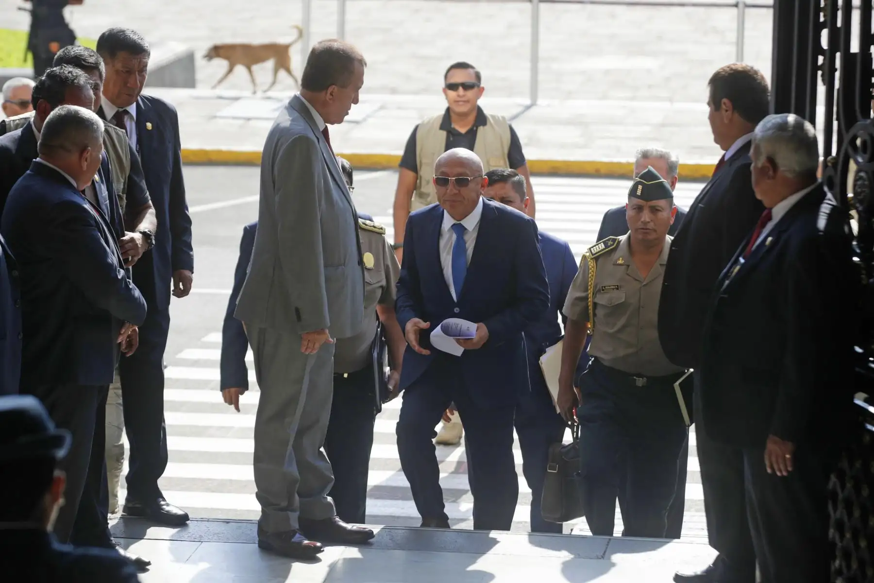 El ministro del Interior, Gral. Julio Díaz Zulueta, se presenta ante la Comisión de Defensa Nacional, Orden Interno, Desarrollo Alternativo y Lucha contra las Drogas del Congreso de la República. Foto: ANDINA/ Eddy Ramos