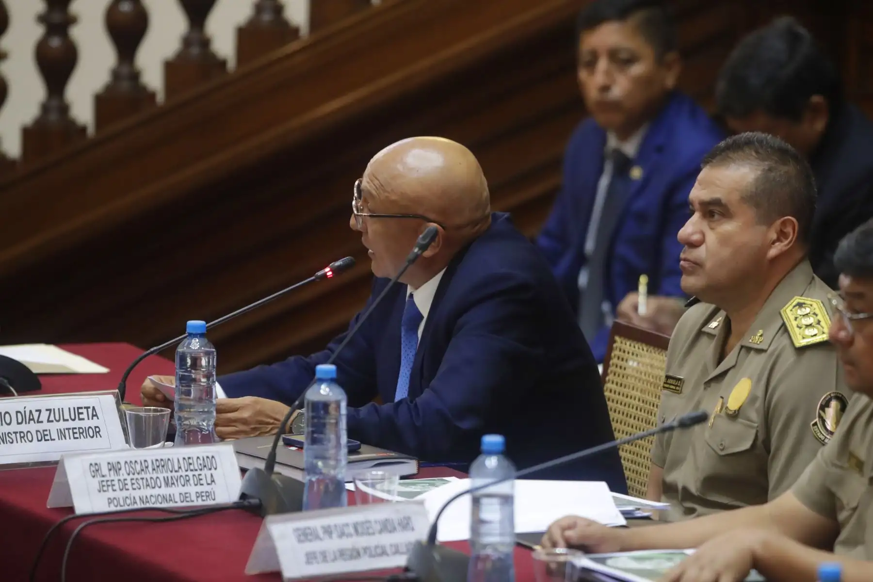 El ministro del Interior, Gral. Julio Díaz Zulueta, se presenta ante la Comisión de Defensa Nacional, Orden Interno, Desarrollo Alternativo y Lucha contra las Drogas del Congreso de la República. Foto: ANDINA/ Eddy Ramos