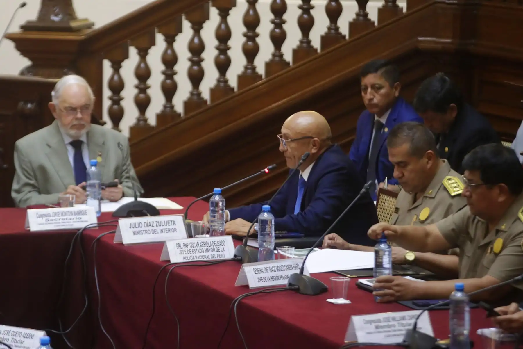 El ministro del Interior, Gral. Julio Díaz Zulueta, se presenta ante la Comisión de Defensa Nacional, Orden Interno, Desarrollo Alternativo y Lucha contra las Drogas del Congreso de la República. Foto: ANDINA/ Eddy Ramos