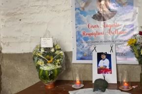 En el pueblo joven 9 de Octubre de Chiclayo son veladas una fotografía y prendas de César Augusto Rospigliosi Arellano, asesinado en Pataz. Foto: Cortesía Silvia Depaz