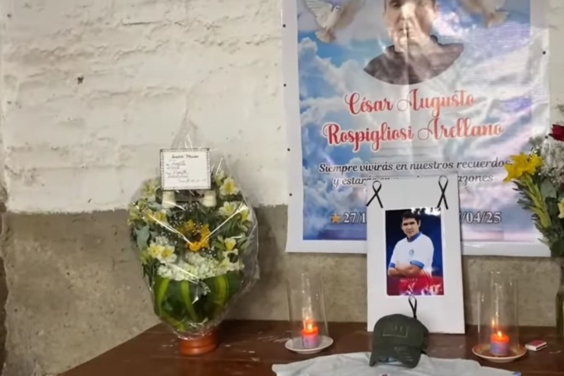En el pueblo joven 9 de Octubre de Chiclayo son veladas una fotografía y prendas de César Augusto Rospigliosi Arellano, asesinado en Pataz. Foto: Cortesía Silvia Depaz