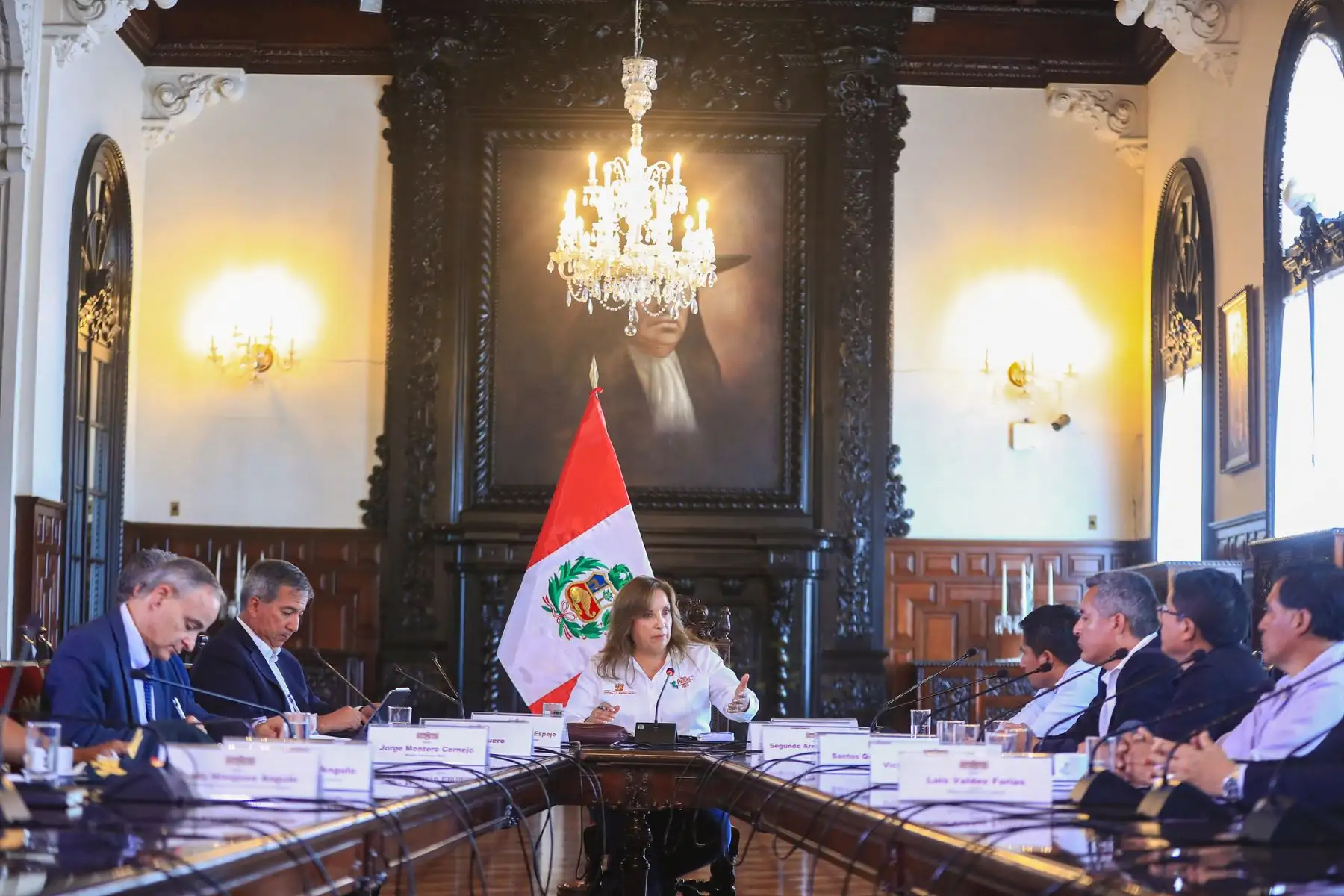 Desde Palacio de Gobierno, la presidenta de la República, Dina Ercilia Boluarte Zegarra, acompañada de ministros de Estado, se reunió con los alcaldes de la provincia y del distrito de Pataz, tras el asesinato de 13 mineros en dicha zona de La Libertad. Foto: ANDINA/Presidencia
