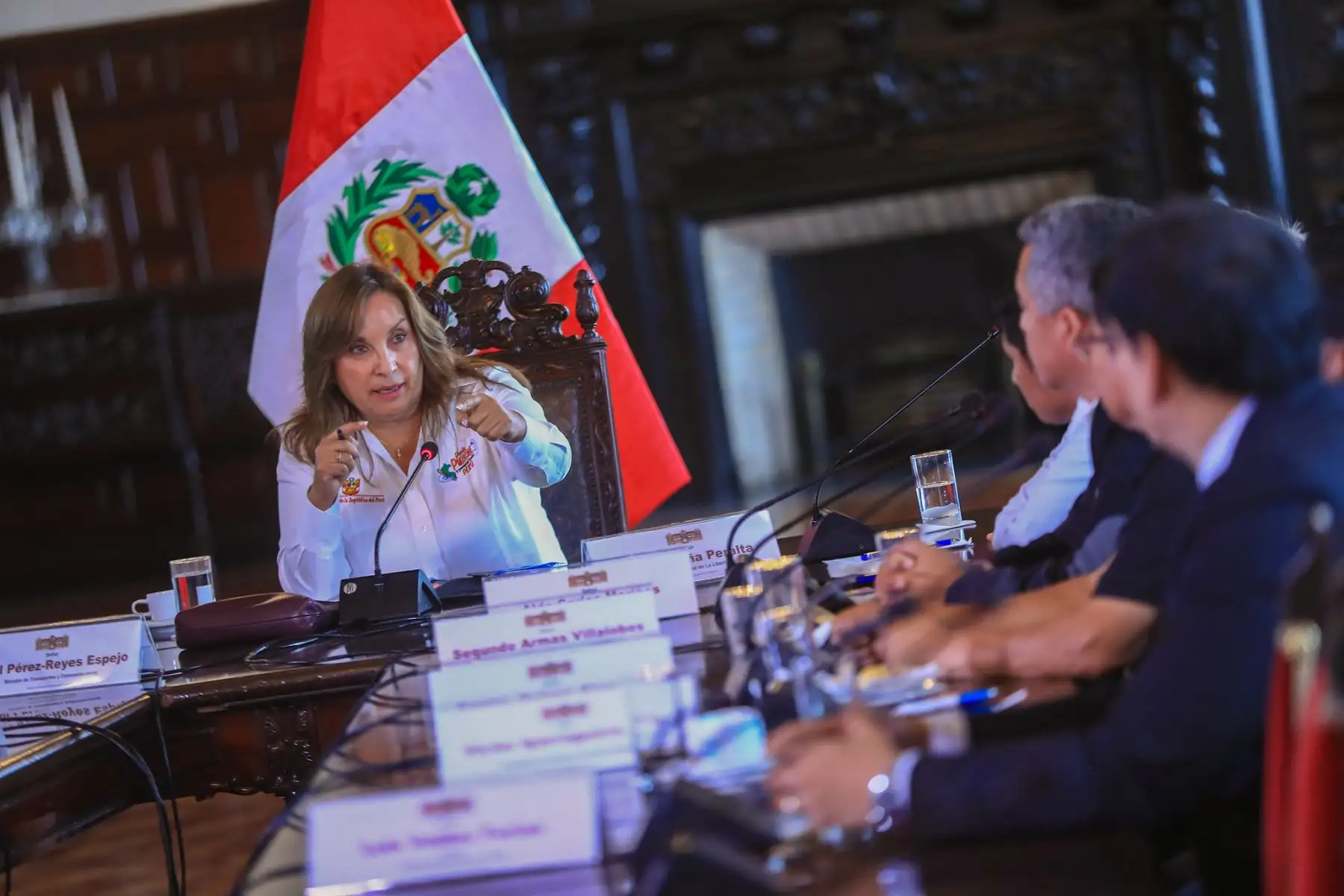 Desde Palacio de Gobierno, la presidenta de la República, Dina Ercilia Boluarte Zegarra, acompañada de ministros de Estado, se reunió con los alcaldes de la provincia y del distrito de Pataz, tras el asesinato de 13 mineros en dicha zona de La Libertad. Foto: ANDINA/Presidencia