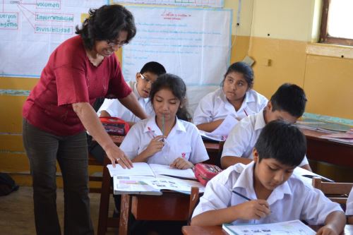 El Ministerio de Educación continúa fortaleciendo la carrera docente con acciones concretas que mejoran las condiciones salariales, profesionales y personales de los maestros del país. Foto: ANDINA/Difusión