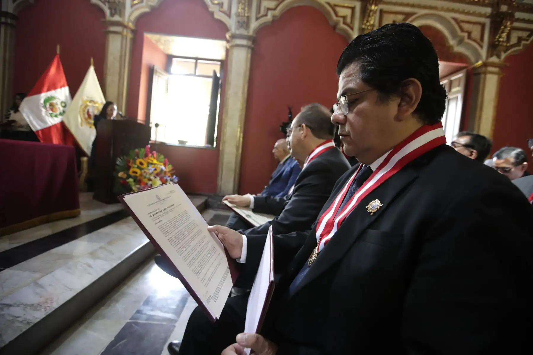 La Universidad Nacional Mayor de San Marcos otorga la “Medalla Sanmarquina” a 6 personalidades egresados cuyas trayectorias personales y profesionales encarnan los valores institucionales, en el marco de sus celebraciones por su 474 aniversario. En la imagen, el magister Mauro Orlando Gutiérrez Martínez, presidente ejecutivo de la SUNASS.
Foto: ANDINA/Eddy Ramos