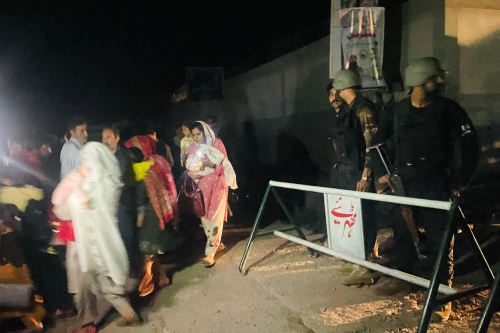 Personal de seguridad acordonó calles en Muzaffarabad, capital de Cachemira administrada por Pakistán. Foto: AFP