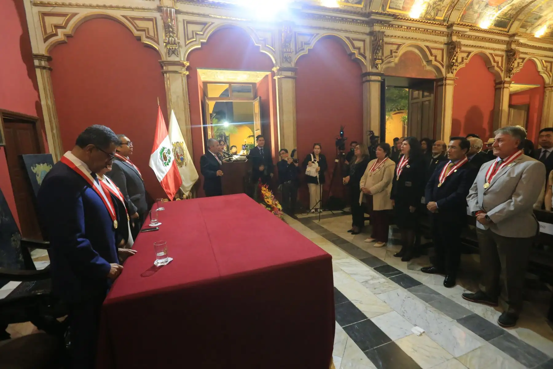 En el marco de su 474 aniversario, la Universidad Nacional Mayor de San Marcos (UNMSM) otorgó la “Medalla Sanmarquina” a distinguidas personalidades del sector público como la presidenta del Poder Judicial, la ministra de la Mujer y Poblaciones Vulnerables, el presidente del Directorio de PetroPerú, y el presidente Ejecutivo de INACAL. FOTO: ANDINA/Héctor Vinces
