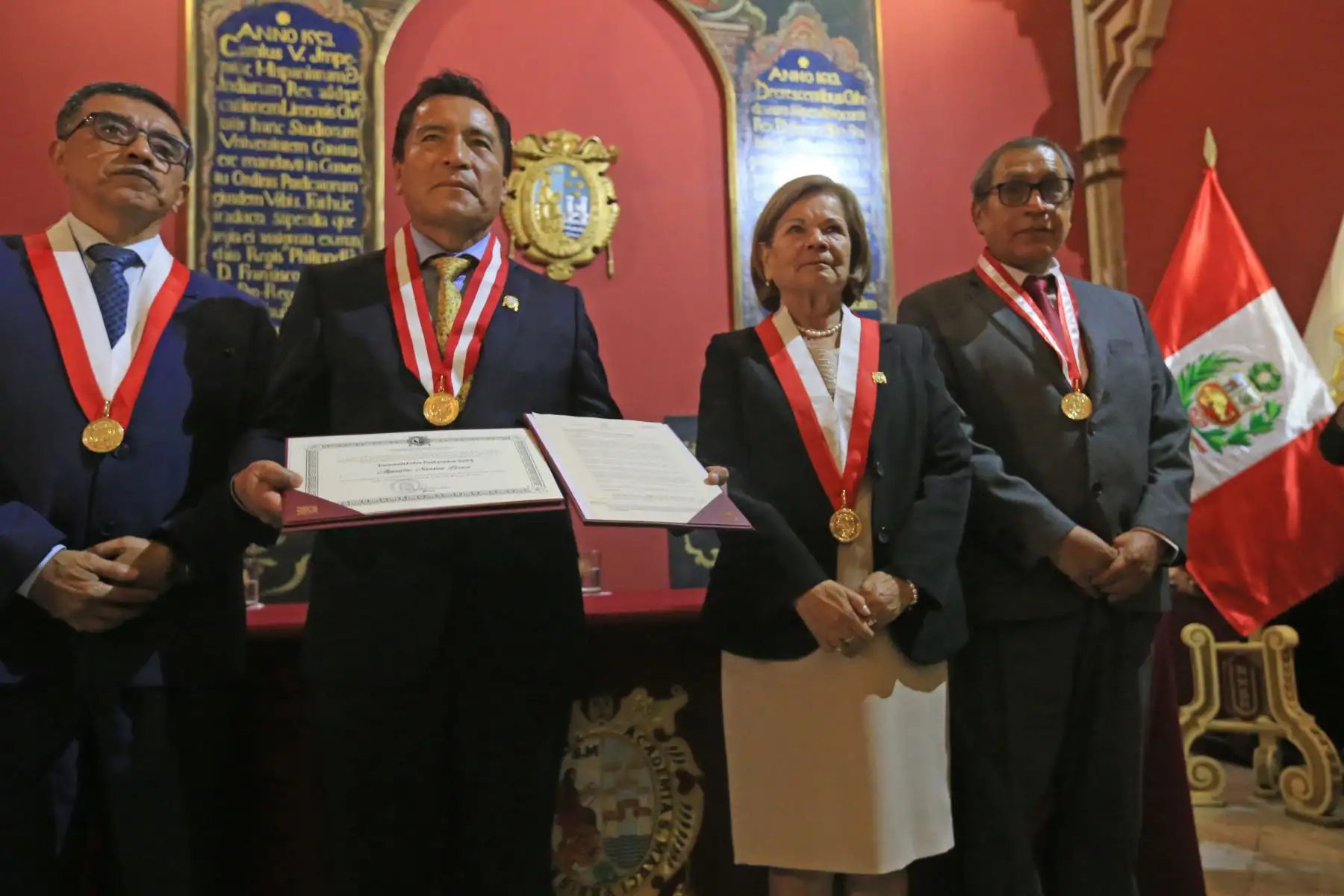 En el marco de su 474 aniversario, la Universidad Nacional Mayor de San Marcos (UNMSM) otorgó la “Medalla Sanmarquina” a distinguidas personalidades del sector público como la presidenta del Poder Judicial, la ministra de la Mujer y Poblaciones Vulnerables, el presidente del Directorio de PetroPerú, y el presidente Ejecutivo de INACAL. FOTO: ANDINA/Héctor Vinces