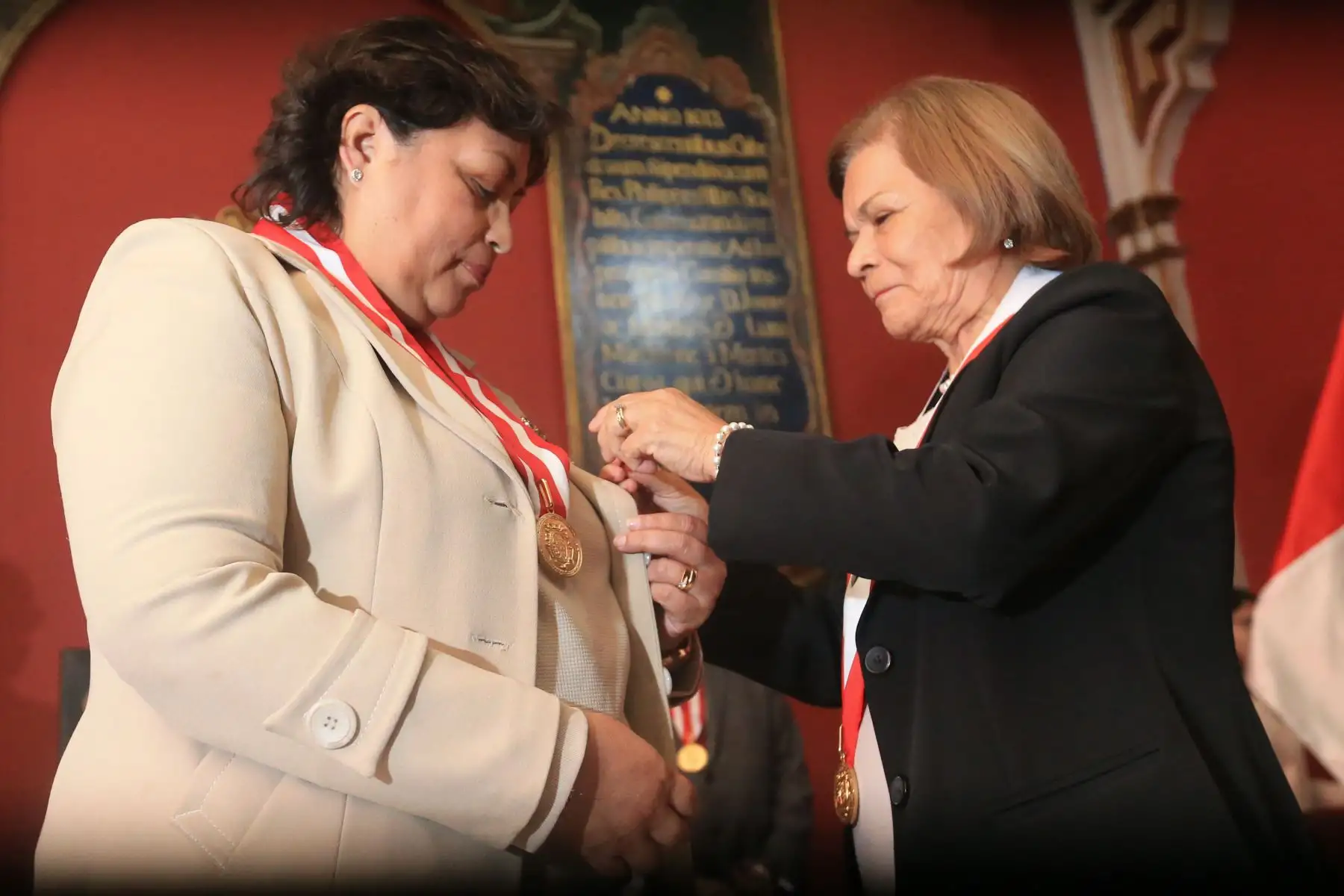En el marco de su 474 aniversario, la Universidad Nacional Mayor de San Marcos (UNMSM) otorgó la “Medalla Sanmarquina” a distinguidas personalidades del sector público como la presidenta del Poder Judicial, la ministra de la Mujer y Poblaciones Vulnerables, el presidente del Directorio de PetroPerú, y el presidente Ejecutivo de INACAL. FOTO: ANDINA/Héctor Vinces