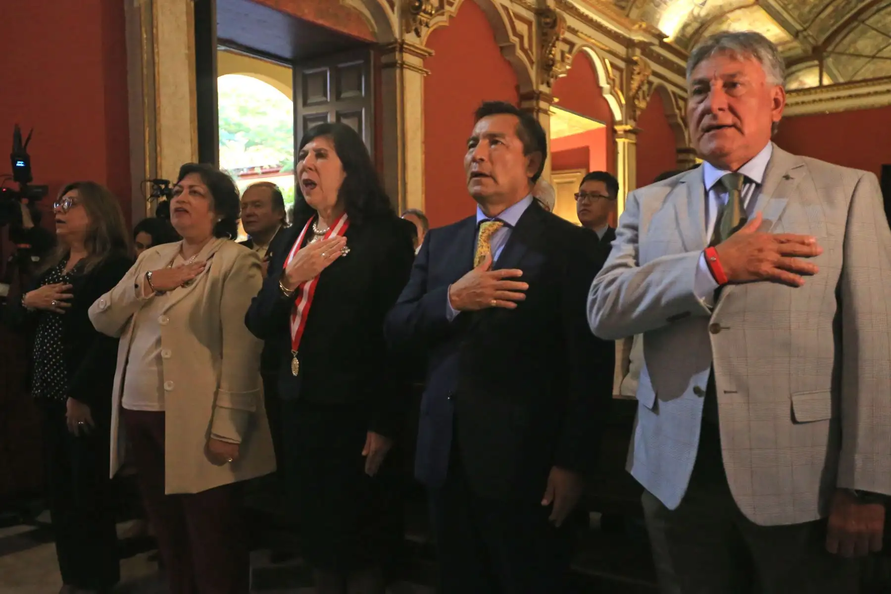En el marco de su 474 aniversario, la Universidad Nacional Mayor de San Marcos (UNMSM) otorgó la “Medalla Sanmarquina” a distinguidas personalidades del sector público como la presidenta del Poder Judicial, la ministra de la Mujer y Poblaciones Vulnerables, el presidente del Directorio de PetroPerú, y el presidente Ejecutivo de INACAL. FOTO: ANDINA/Héctor Vinces