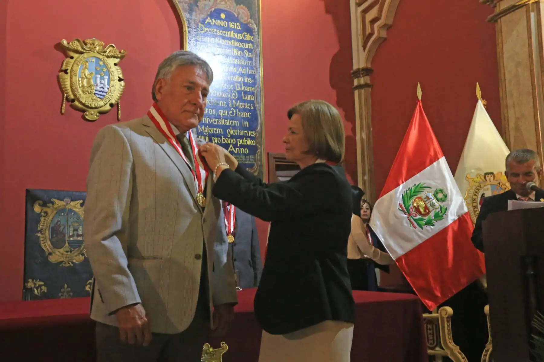 En el marco de su 474 aniversario, la Universidad Nacional Mayor de San Marcos (UNMSM) otorgó la “Medalla Sanmarquina” a distinguidas personalidades del sector público como la presidenta del Poder Judicial, la ministra de la Mujer y Poblaciones Vulnerables, el presidente del Directorio de PetroPerú, y el presidente Ejecutivo de INACAL. FOTO: ANDINA/Héctor Vinces
