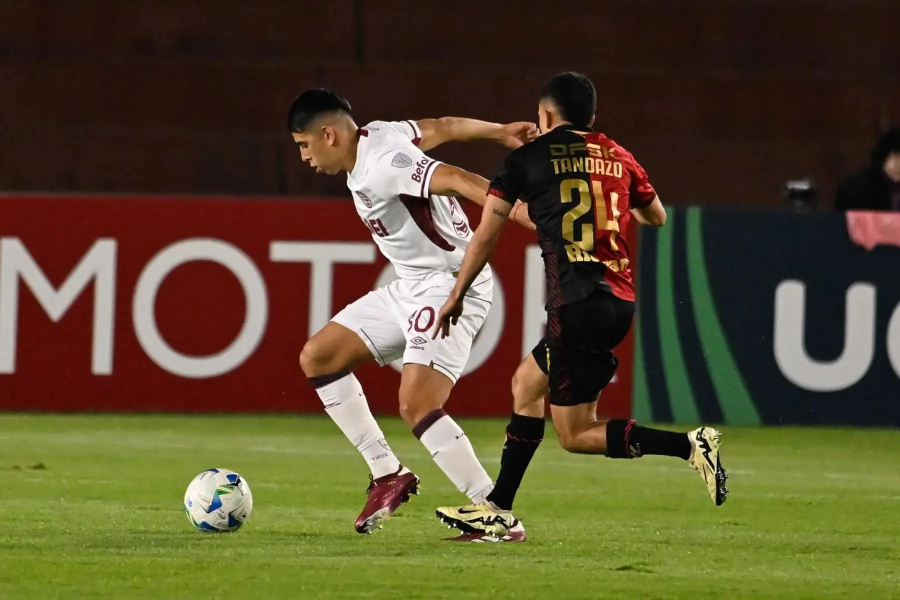Con gol de Diego Agustín Medina al final del segundo tiempo, Lanús de Argentina venció 1-0 al FBC Melgar en el Estadio Monumental de la UNSA, en Arequipa, el martes 6 de mayo de 2025. Foto: Lanús