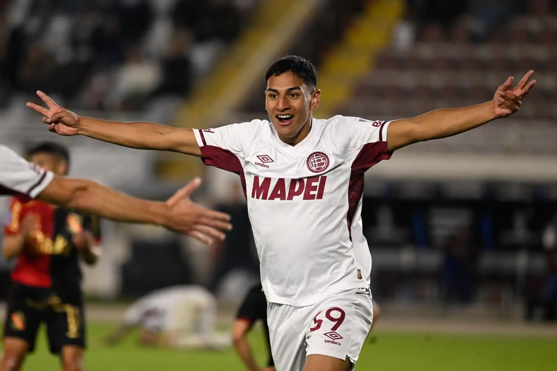 Con gol de Diego Agustín Medina al final del segundo tiempo, Lanús de Argentina venció 1-0 al FBC Melgar en el Estadio Monumental de la UNSA, en Arequipa, el martes 6 de mayo de 2025. Foto: Lanús