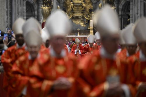 133 cardenales inician el cónclave para elegir al nuevo Papa