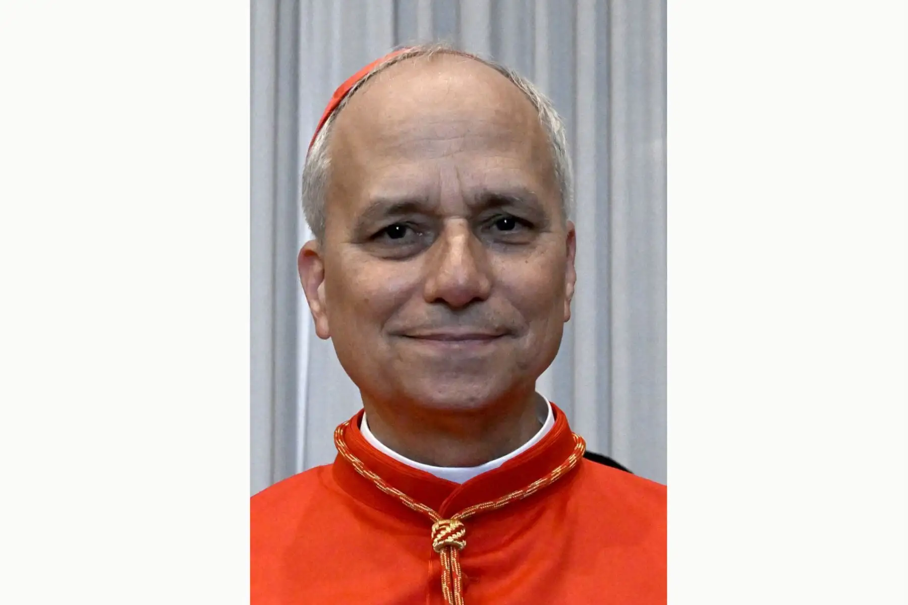 El recién nombrado cardenal, Robert Francis Prevost, asiste a una visita de cortesía a sus familiares tras el consistorio para la creación de 21 nuevos cardenales en el Vaticano. Foto: AFP
