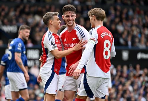 Arsenal se enfrenta hoy al PSG por la Champions League