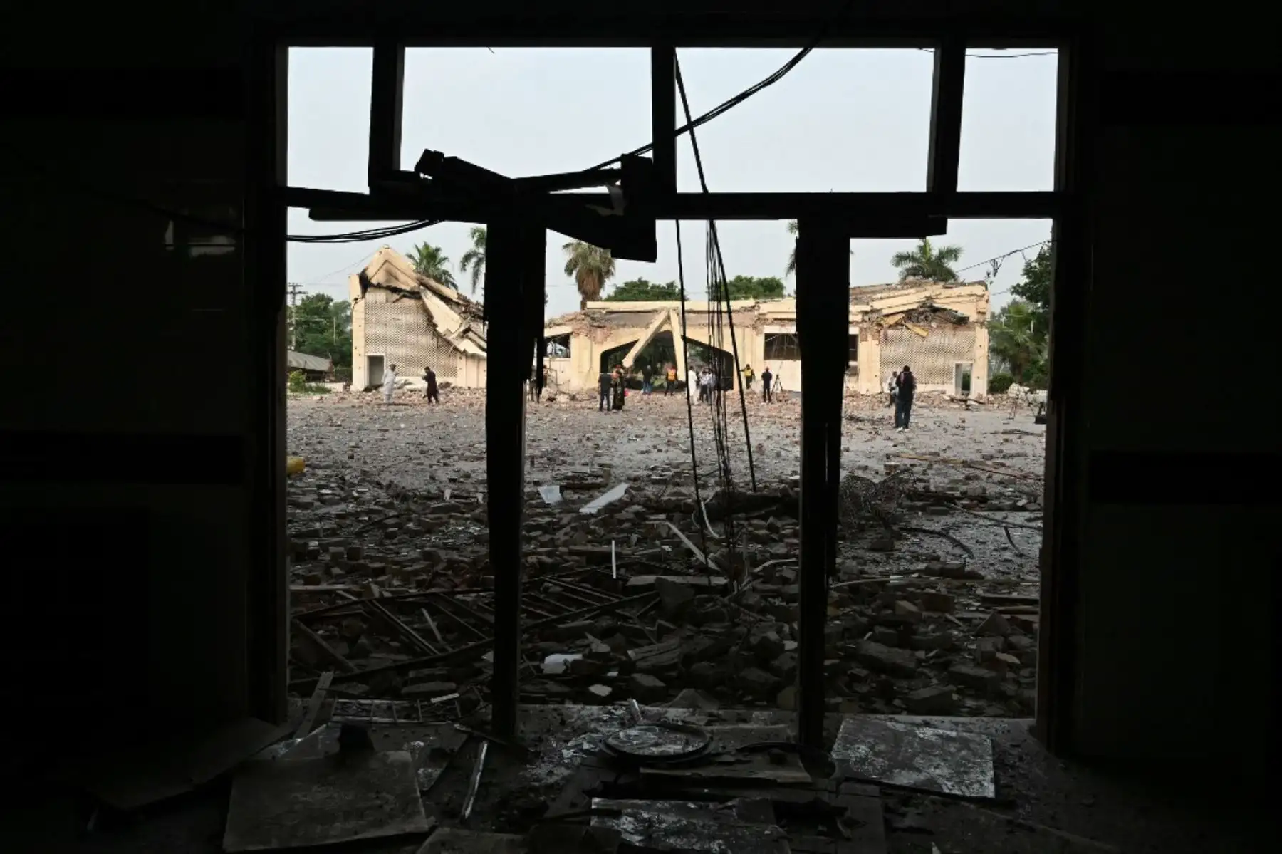 Vista general de un edificio dañado en el complejo gubernamental de salud y educación en Muridke, a unos 30 kilómetros de Lahore, en Pakistán, el 7 de mayo de 2025, tras los ataques de La India. Foto: AFP