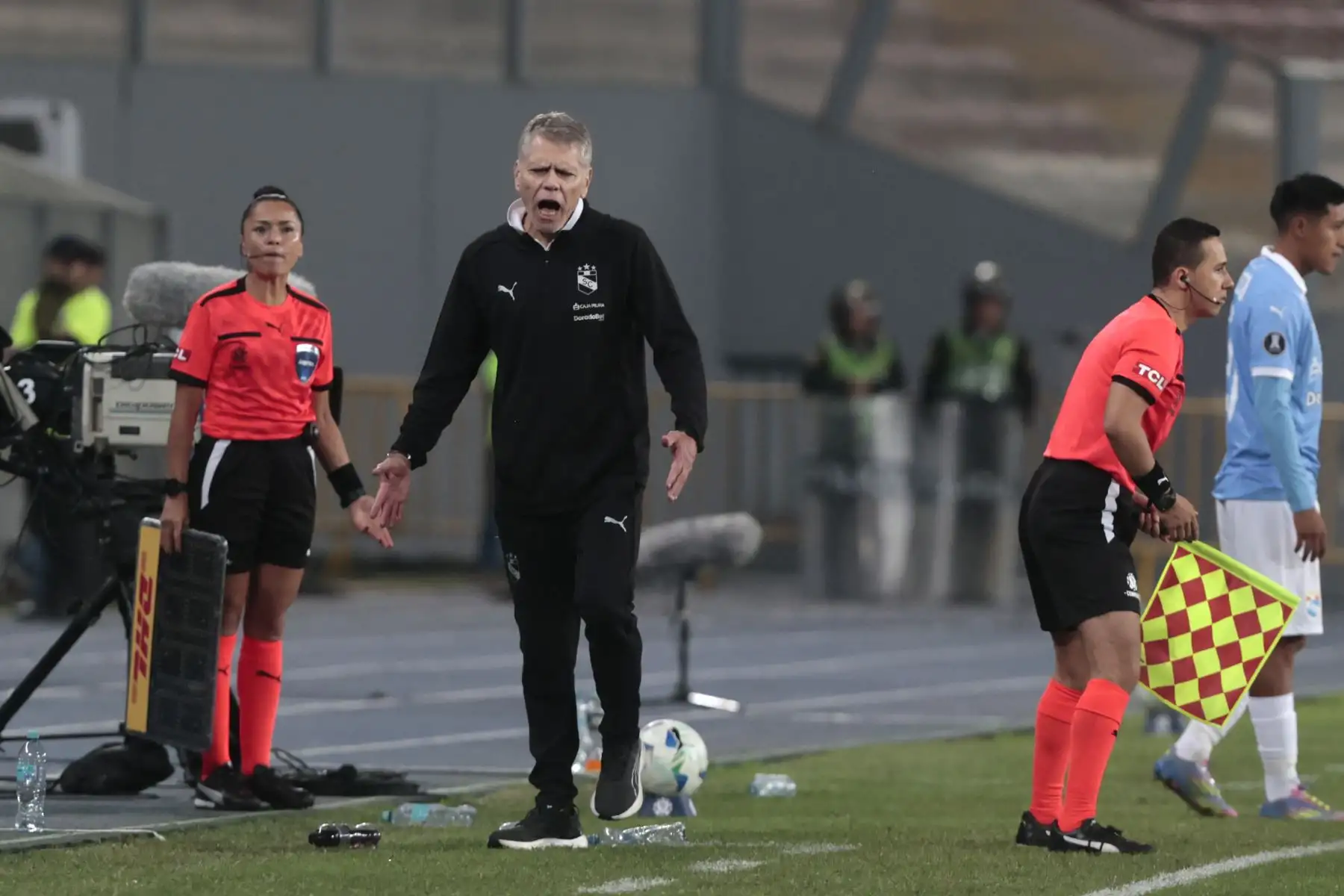 Paulo Autuori, director técnico de Sporting Cristal durante el partido, con Club Bolívar de la Paz en el Estadio Nacional de Lima, en la fase de grupos de la Copa Conmebol Libertadores 2025. Foto: ANDINA/Vidal Tarqui