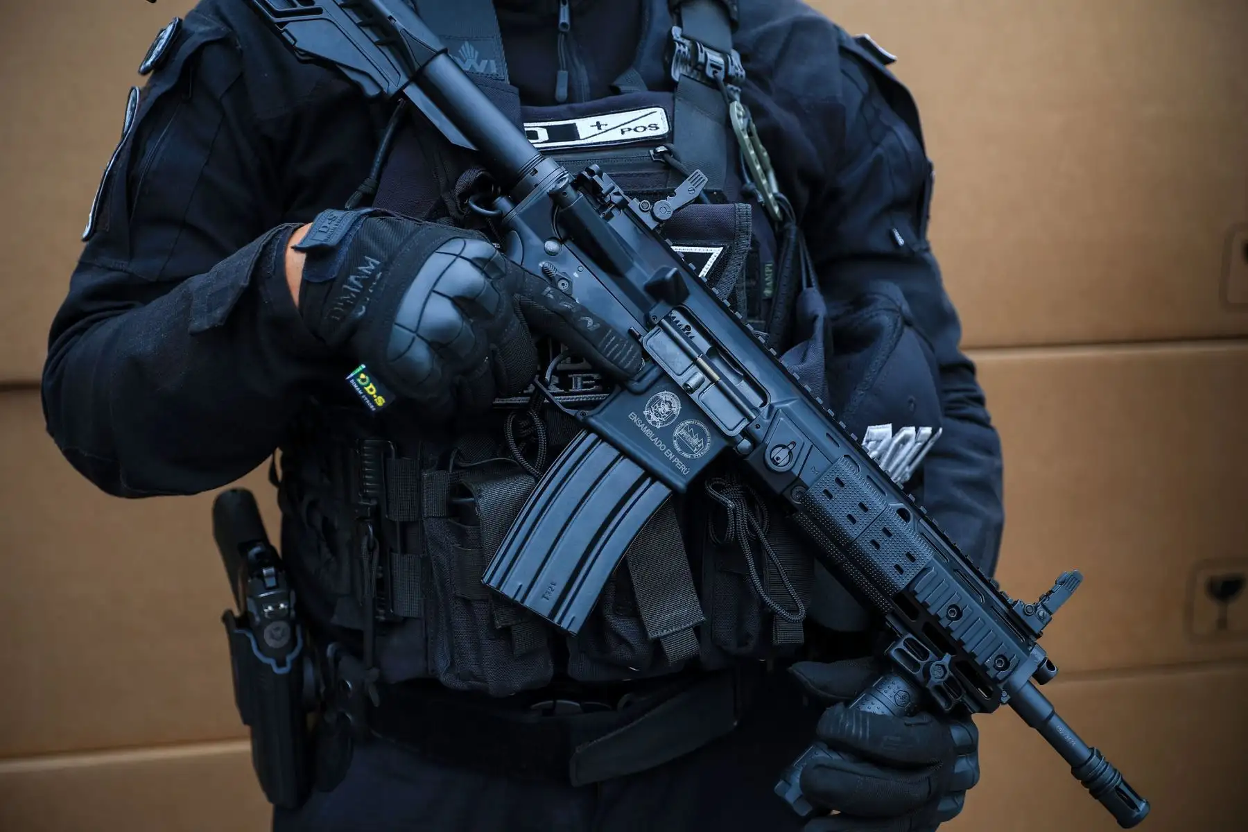 El Ministerio del Interior hace entrega de 700 fusiles de asalto para la Policía Nacional del Perú - PNP. Este es el primer lote de fusiles adquiridos, que forma parte de
una adquisición total de más de 7,000 unidades que se adquirir a
lo largo de 2025. El objetivo es reforzar la seguridad pública y el
orden interno mediante el fortalecimiento de la capacidad
operativa de la PNP. Foto: ANDINA/Prensa Presidencia